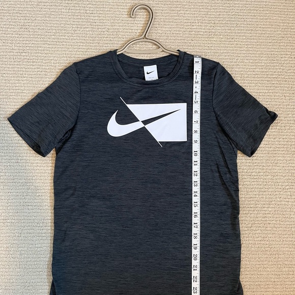 Nike Grey short sleeve shirt - Picture 2 of 7